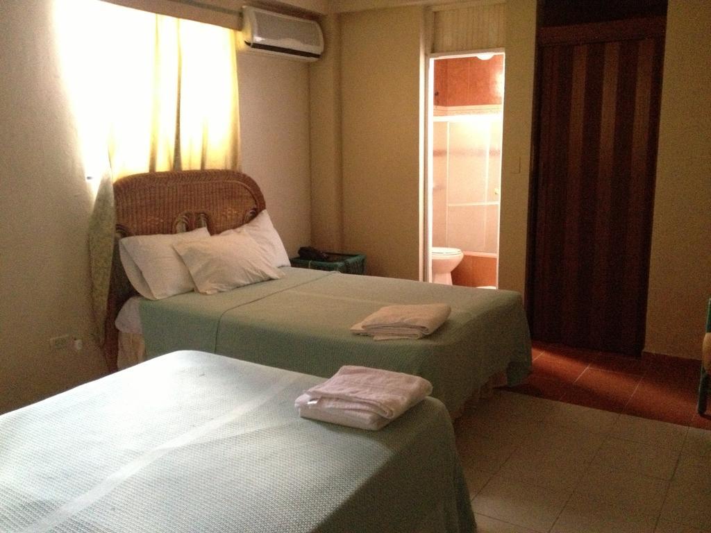 Hostal Plaza Yu Santo Domingo Buitenkant foto